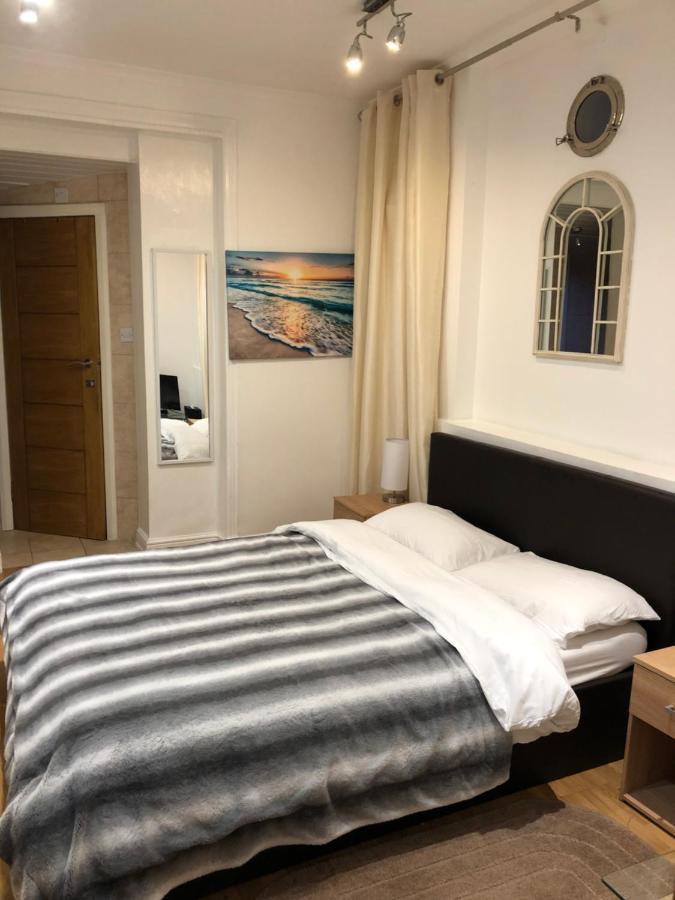 Modern Apartment In Twickenham Highstreet Екстериор снимка